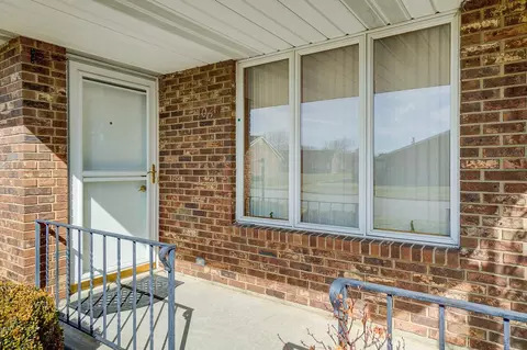 1048 Carson Ln, Springfield, OH 45503 photo 4