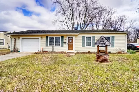 2044 Pond Dr, Springfield, OH 45505