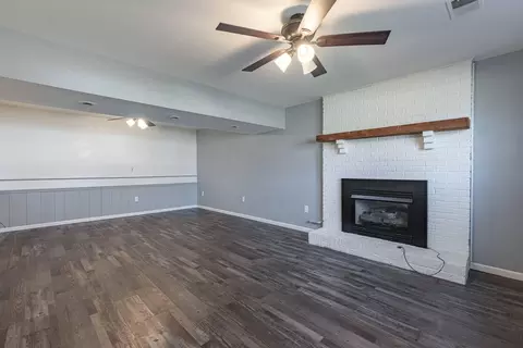 Living - 5583 Peach Blossom Ct, Springfield, OH 45502 photo 6 of 7