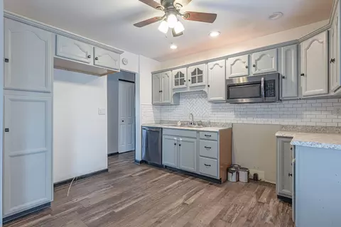 Kitchen - 5583 Peach Blossom Ct, Springfield, OH 45502 photo 2 of 2