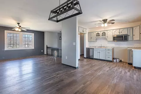 Living - 5583 Peach Blossom Ct, Springfield, OH 45502 photo 3 of 7