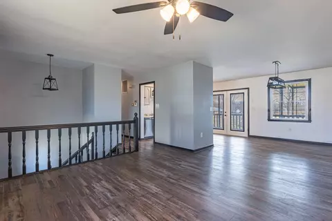 Living - 5583 Peach Blossom Ct, Springfield, OH 45502 photo 2 of 7