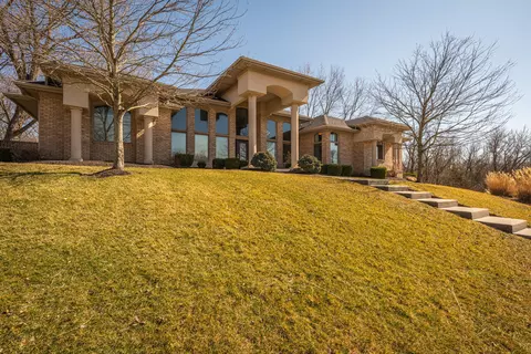 Exterior - 2420 Greystone Ln, Springfield, OH 45503 photo 16 of 19