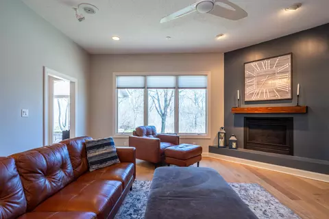 Living - 2420 Greystone Ln, Springfield, OH 45503 photo 6 of 7