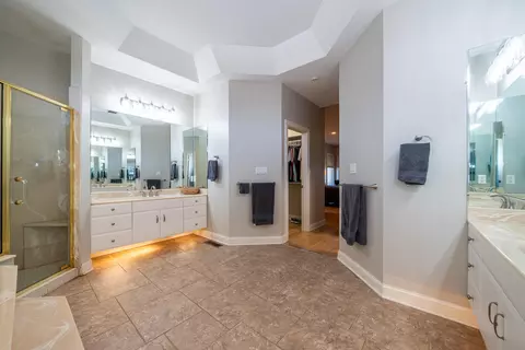 Bath - 2420 Greystone Ln, Springfield, OH 45503 photo 4 of 7