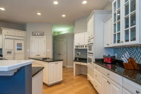 Kitchen - 2420 Greystone Ln, Springfield, OH 45503 photo 2 of 10
