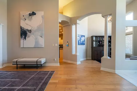 Entry Way - 2420 Greystone Ln, Springfield, OH 45503 photo 10 of 15