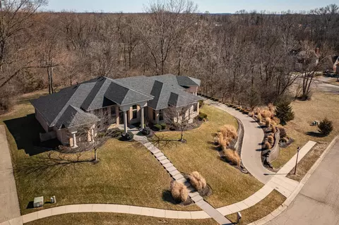 View/Area - 2420 Greystone Ln, Springfield, OH 45503 photo 5 of 8