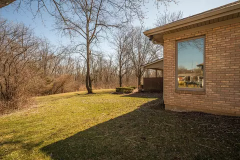 Exterior - 2420 Greystone Ln, Springfield, OH 45503 photo 14 of 19