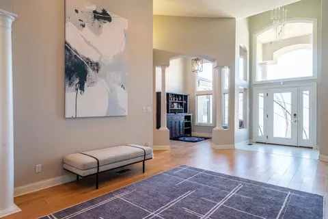 Entry Way - 2420 Greystone Ln, Springfield, OH 45503 photo 9 of 15