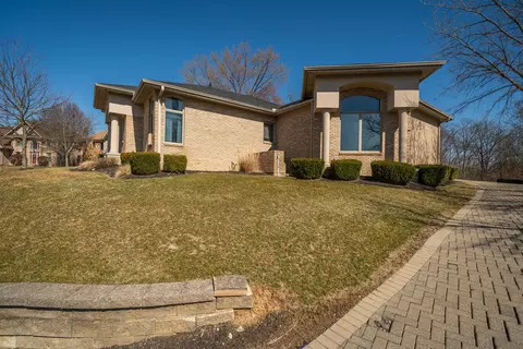 Exterior - 2420 Greystone Ln, Springfield, OH 45503 photo 4 of 19