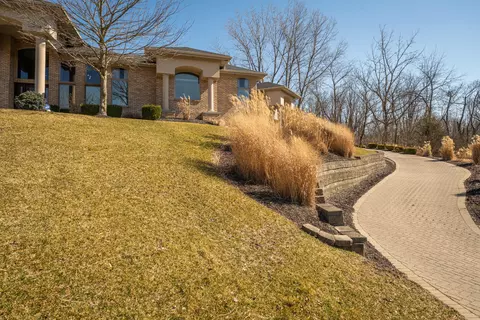 Exterior - 2420 Greystone Ln, Springfield, OH 45503 photo 2 of 19