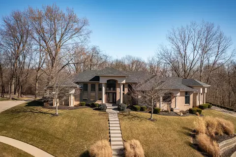 Exterior - 2420 Greystone Ln, Springfield, OH 45503 photo 17 of 19