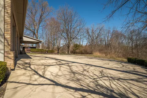 Exterior - 2420 Greystone Ln, Springfield, OH 45503 photo 5 of 19