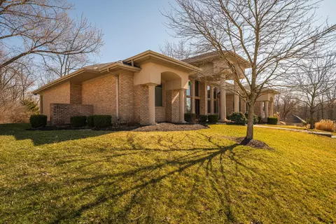 Exterior - 2420 Greystone Ln, Springfield, OH 45503 photo 15 of 19