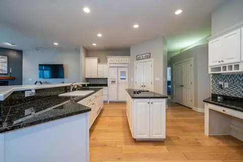 Kitchen - 2420 Greystone Ln, Springfield, OH 45503 photo 3 of 10