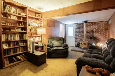 Living - 591 Shrine Rd, Springfield, OH 45504 photo 3 of 3