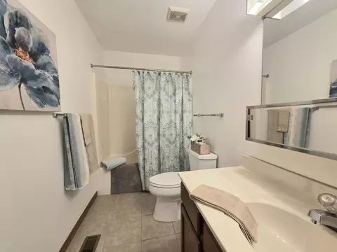 Bath - 3032 Armsgate Rd #25, Springfield, OH 45503 photo 1 of 4
