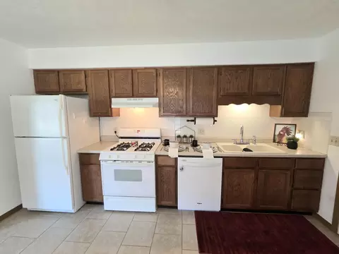 Kitchen - 3032 Armsgate Rd #25, Springfield, OH 45503 photo 3 of 5