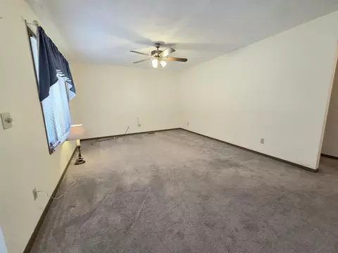 Living - 3032 Armsgate Rd #25, Springfield, OH 45503 photo 2 of 2