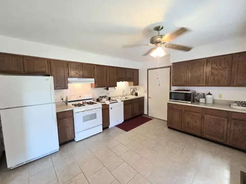Kitchen - 3032 Armsgate Rd #25, Springfield, OH 45503 photo 2 of 5