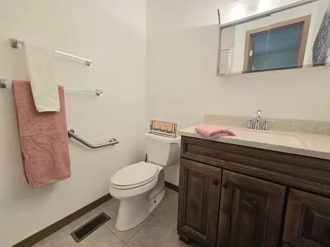 Bath - 3032 Armsgate Rd #25, Springfield, OH 45503 photo 3 of 4