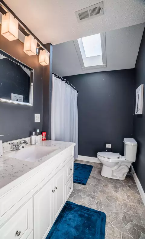 Bath - 1700 Elaina Dr, Springfield, OH 45503 photo 1 of 3