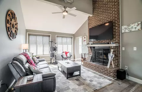 Living - 1700 Elaina Dr, Springfield, OH 45503 photo 1 of 2