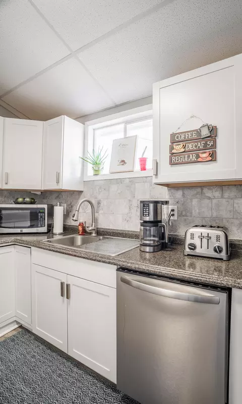 Kitchen - 1700 Elaina Dr, Springfield, OH 45503 photo 2 of 2