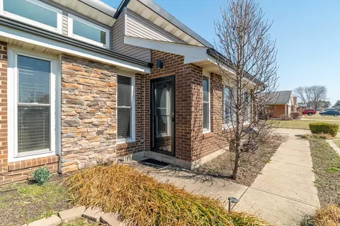 Exterior - 1700 Elaina Dr, Springfield, OH 45503 photo 4 of 7