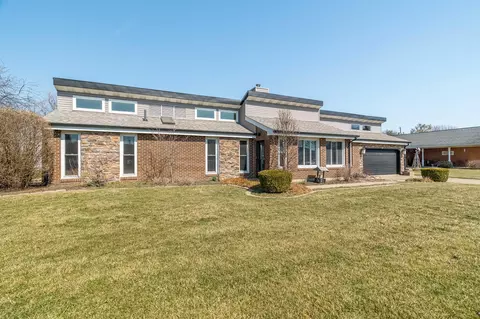 Exterior - 1700 Elaina Dr, Springfield, OH 45503 photo 2 of 7