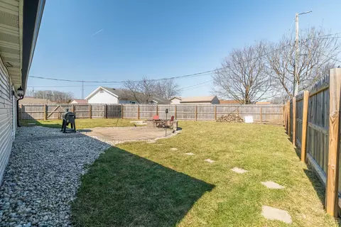Exterior - 1700 Elaina Dr, Springfield, OH 45503 photo 5 of 7