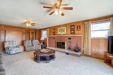 Living - 7379 Milton Carlisle Rd, Springfield, OH 45504 photo 6 of 7