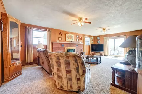 Living - 7379 Milton Carlisle Rd, Springfield, OH 45504 photo 4 of 7