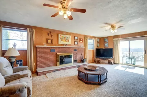 Living - 7379 Milton Carlisle Rd, Springfield, OH 45504 photo 5 of 7