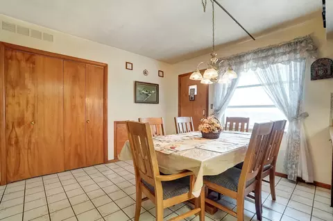 Dining - 7379 Milton Carlisle Rd, Springfield, OH 45504 photo 1 of 3