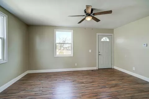 Living - 2443 Lexington Ave, Springfield, OH 45505 photo 4 of 4