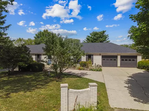 6438 W National Rd, New Carlisle, OH 45344
