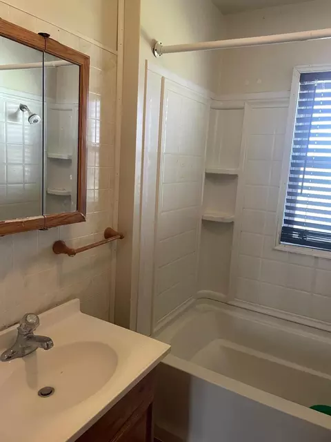 Bath - 694 Powers Ave, Lima, OH 45801 photo 2 of 2