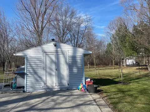 Exterior - 694 Powers Ave, Lima, OH 45801 photo 4 of 8