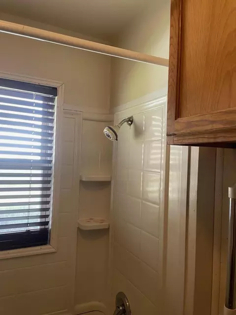 Bath - 694 Powers Ave, Lima, OH 45801 photo 1 of 2