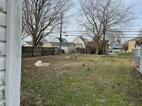 Exterior - 39 N Douglas Ave, Springfield, OH 45503 photo 2 of 4