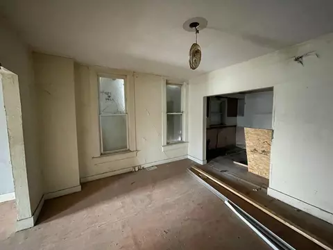 Living - 39 N Douglas Ave, Springfield, OH 45503 photo 2 of 6
