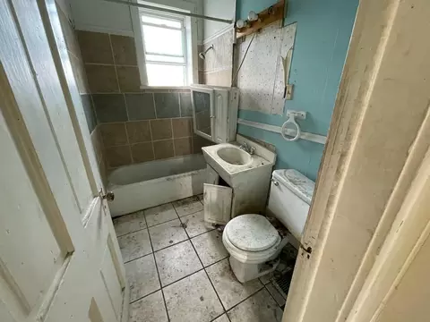 Bath - 39 N Douglas Ave, Springfield, OH 45503 photo 1 of 2