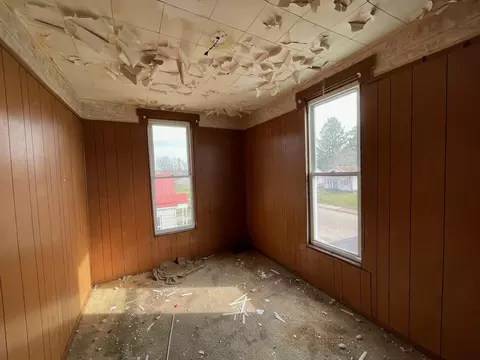 Bedroom - 39 N Douglas Ave, Springfield, OH 45503 photo 8 of 9