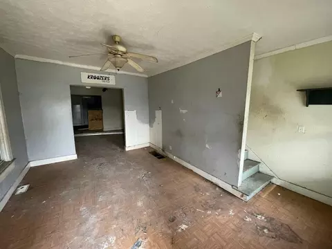 Living - 39 N Douglas Ave, Springfield, OH 45503 photo 1 of 6