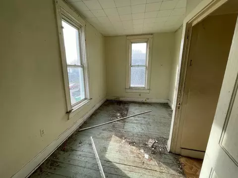 Bedroom - 39 N Douglas Ave, Springfield, OH 45503 photo 1 of 9