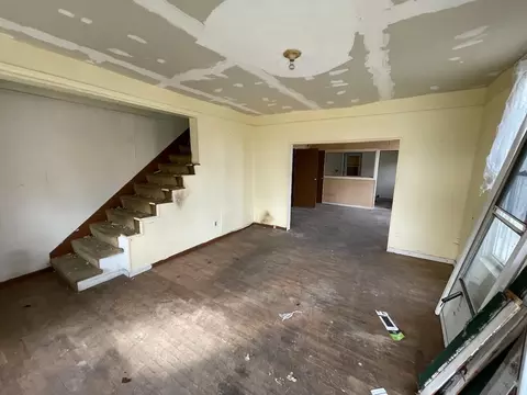 Living - 39 N Douglas Ave, Springfield, OH 45503 photo 3 of 6
