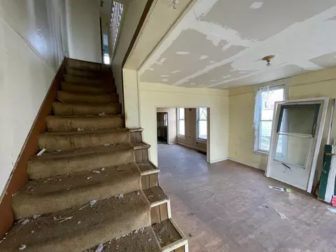 Living - 39 N Douglas Ave, Springfield, OH 45503 photo 6 of 6