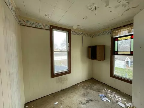 Bedroom - 39 N Douglas Ave, Springfield, OH 45503 photo 5 of 9